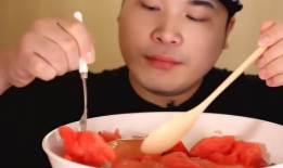 胖哥吃瓜爆料是真的吗,真相揭秘，是真是假？